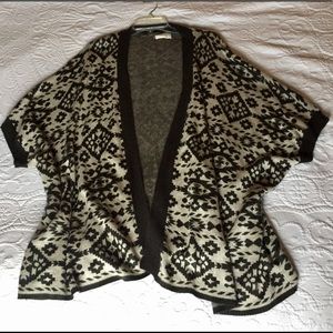 📍SOLD* Boho Style Aztec Poncho